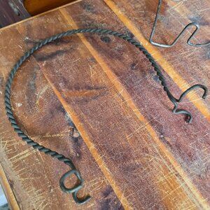 Vintage Twisted Wrought Iron Metal Serving Pie Plate Platter Holder Carry Handle